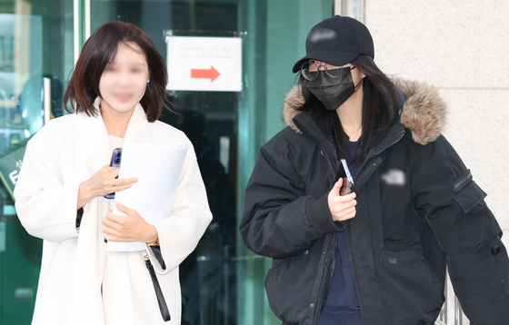 경찰 조사 마치고 나서는 쯔양