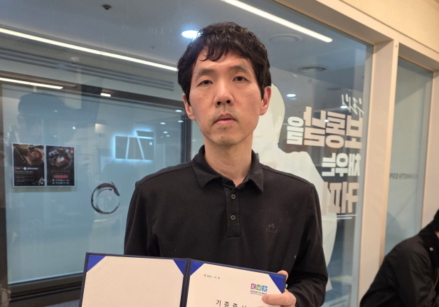 '바둑 전설' 이창호 국수, 전북체육회에 바둑판 등 소장품 기증