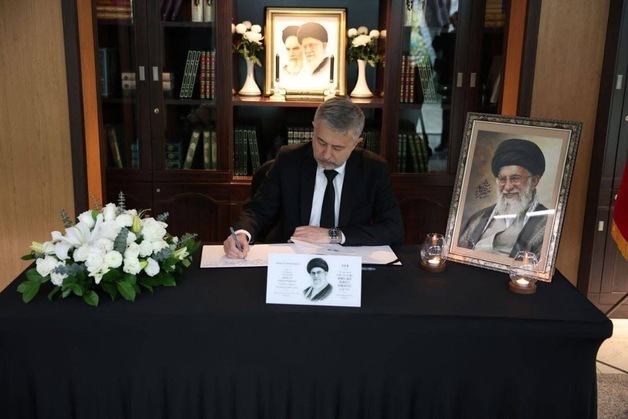 주한러시아대사, 이란 대사관 조문…"하메네이와 시민들 희생 애도"