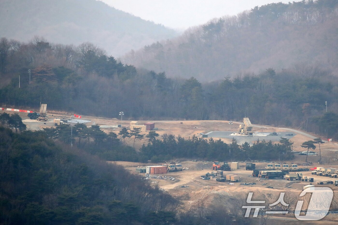 본문 이미지 - 지난 10일 오후 경북 성주군 주한미군 고고도미사일방어체계 '사드'(THAAD) 기지의 지대공방공체계 패트리엇(PAC-3) 포대 모습. 2026.3.10 ⓒ 뉴스1 공정식 기자