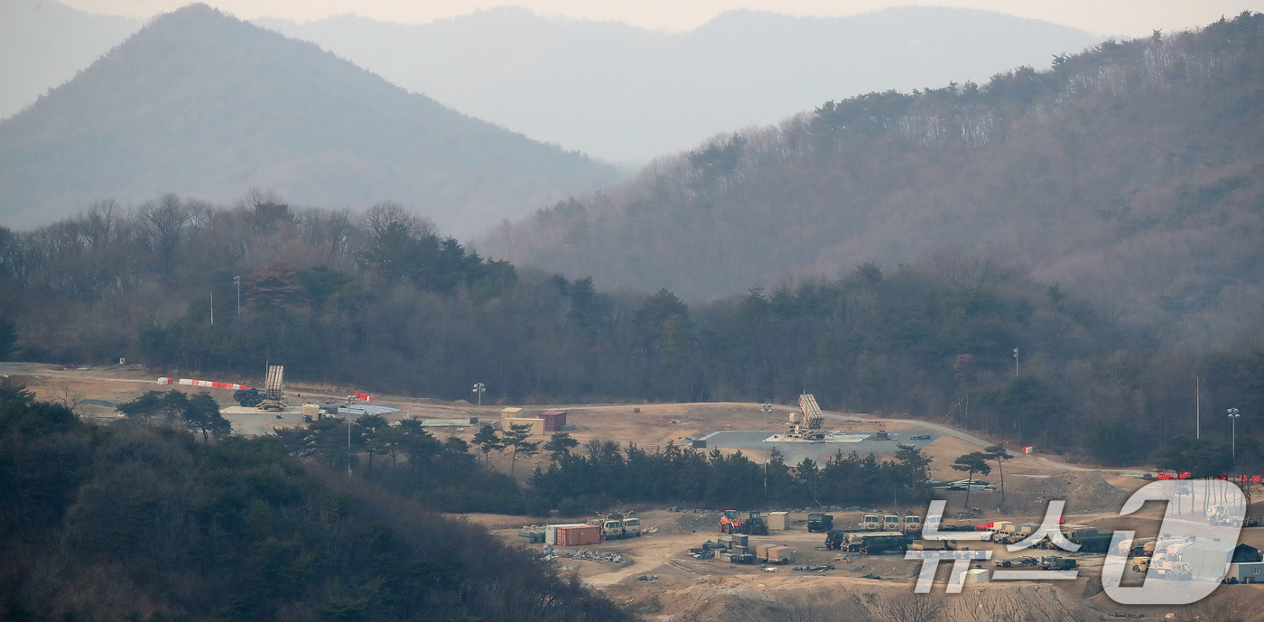 (성주=뉴스1) 공정식 기자 = 미국 언론이 한국에 배치된 사드(THAAD·고고도 미사일 방어체계) 일부가 중동으로 이동 중이라는 보도가 나온 10일 오후 경북 성주군 주한미군 사 …