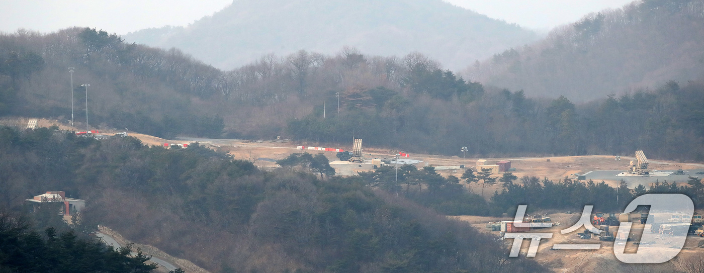 (성주=뉴스1) 공정식 기자 = 미국 언론이 한국에 배치된 사드(THAAD·고고도 미사일 방어체계) 일부가 중동으로 이동 중이라는 보도가 나온 10일 오후 경북 성주군 주한미군 사 …
