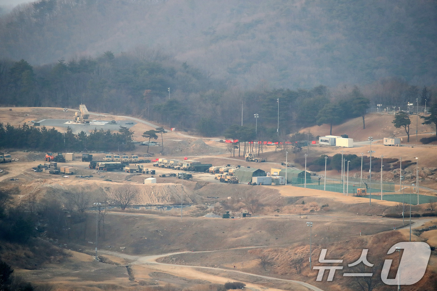 (성주=뉴스1) 공정식 기자 = 미국 언론이 한국에 배치된 사드(THAAD·고고도 미사일 방어체계) 일부가 중동으로 이동 중이라는 보도가 나온 10일 오후 경북 성주군 주한미군 사 …