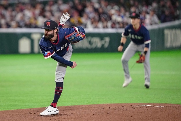 은퇴 경기서 일본에 무실점…'전기 기사' 체코 투수에 쏟아진 박수[WBC]