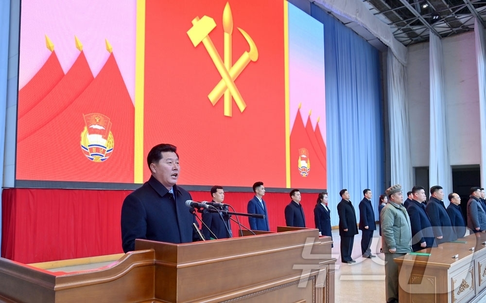 (평양 노동신문=뉴스1) = 북한 노동당 기관지 노동신문은 11일 "당 제9차 대회 결정관철을 위한 궐기모임이 여러 부문과 단위에서 진행됐다"고 보도했다.[국내에서만 사용가능. 재 …