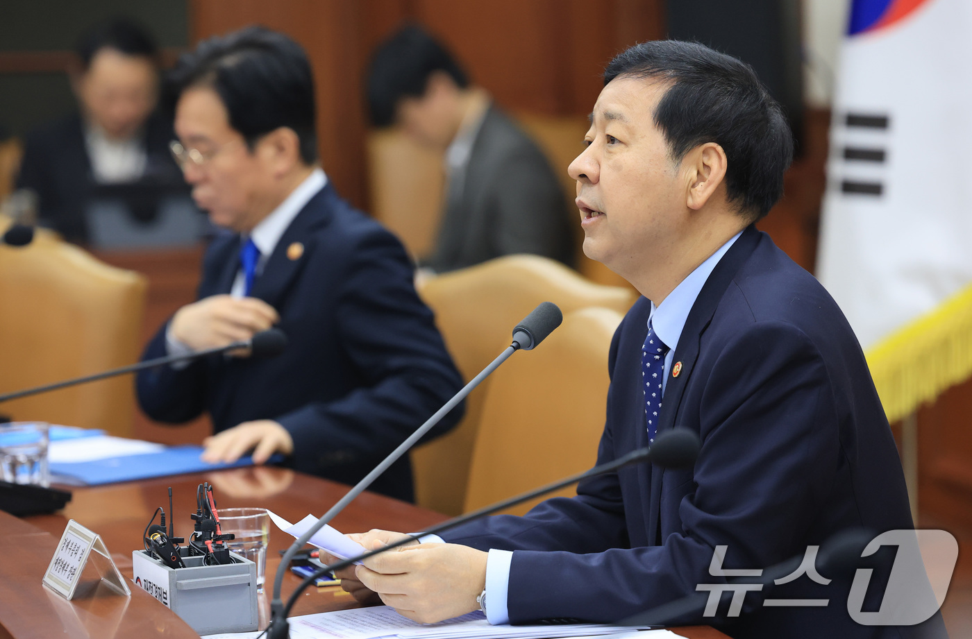 (서울=뉴스1) 임세영 기자 = 구윤철 부총리 겸 재정경제부 장관이 11일 서울 종로구 정부서울청사에서 열린 비상경제장관회의에서 모두발언을 하고 있다. 2026.3.11/뉴스1