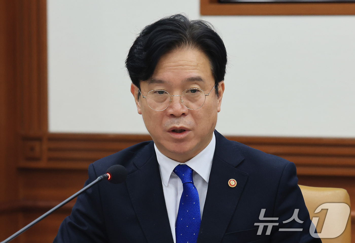 (서울=뉴스1) 임세영 기자 = 김영훈 고용노동부 장관이 11일 서울 종로구 정부서울청사에서 열린 비상경제장관회의에서 발언을 하고 있다. 2026.3.11/뉴스1