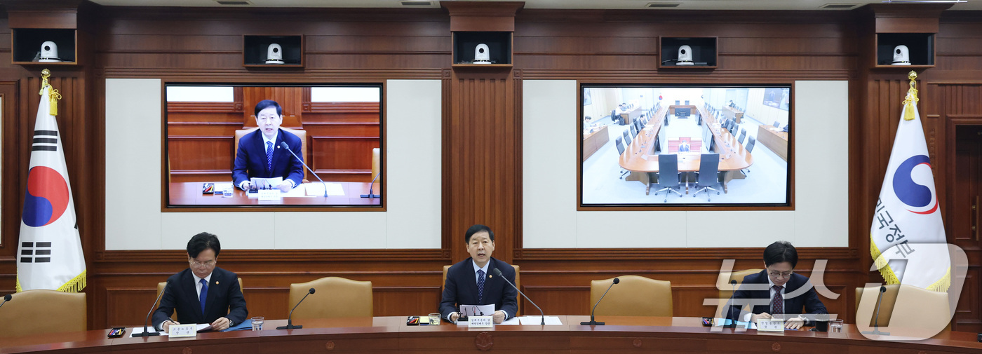 (서울=뉴스1) 임세영 기자 = 구윤철 부총리 겸 재정경제부 장관이 11일 서울 종로구 정부서울청사에서 열린 비상경제장관회의에서 모두발언을 하고 있다. 2026.3.11/뉴스1