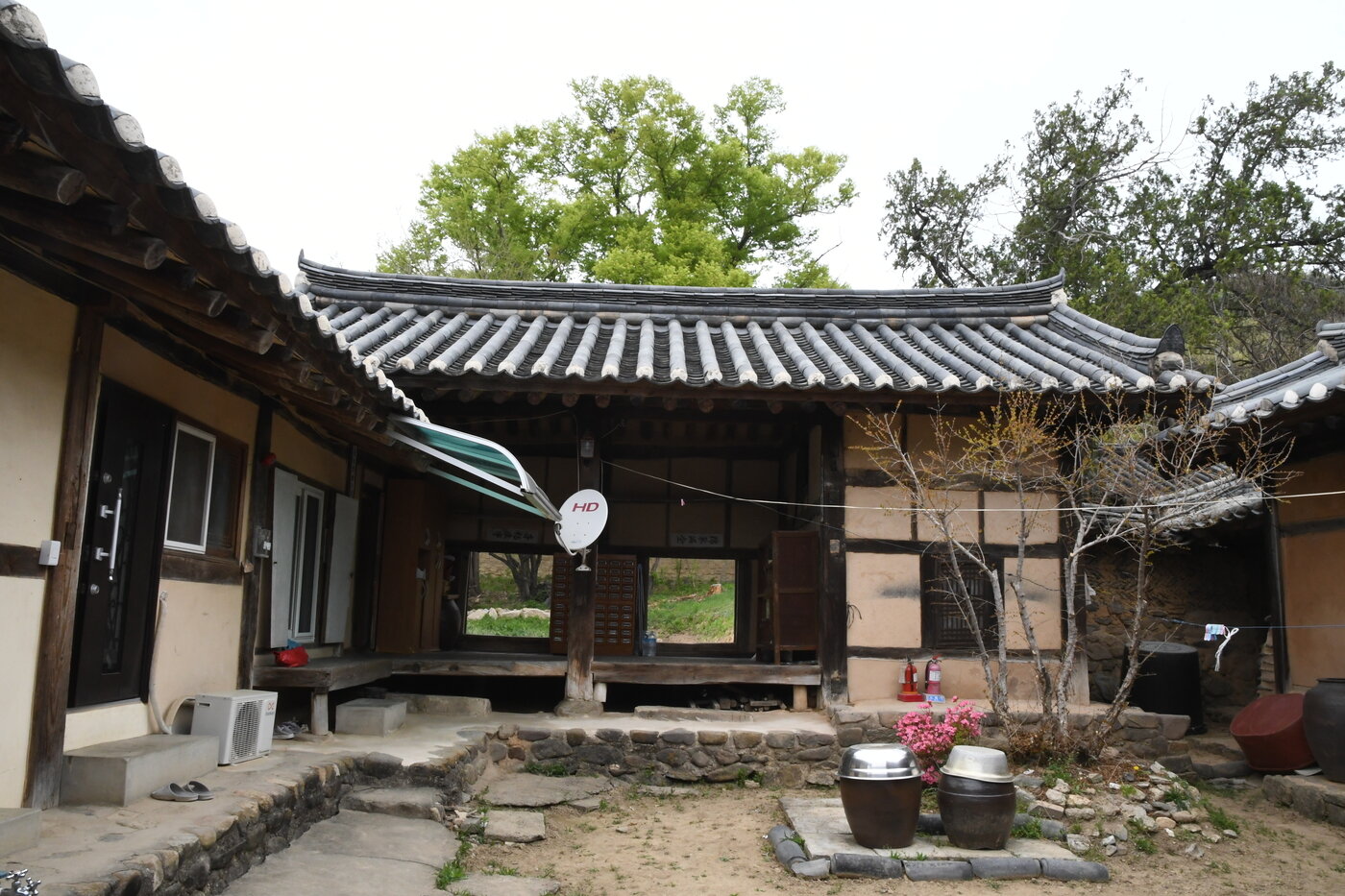 본문 이미지 - '안동 학남고택' 안채 정면(국가유산청 제공)