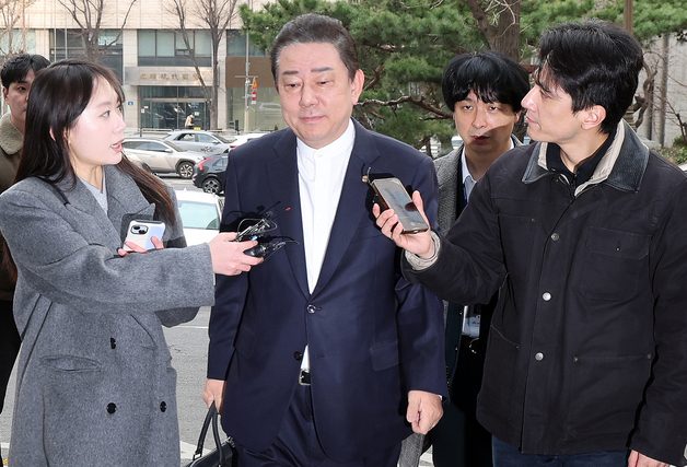 김병기 3차 경찰 조사, 5시간 만에 중단…건강상 이유(종합)