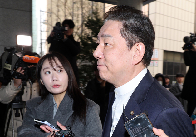 차남 급여·등록금 '5000만 원 이상 뇌물'…김병기 구속 가를 5개 혐의