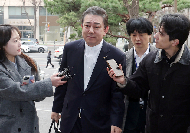 3차 조사 출석하는 김병기 의원