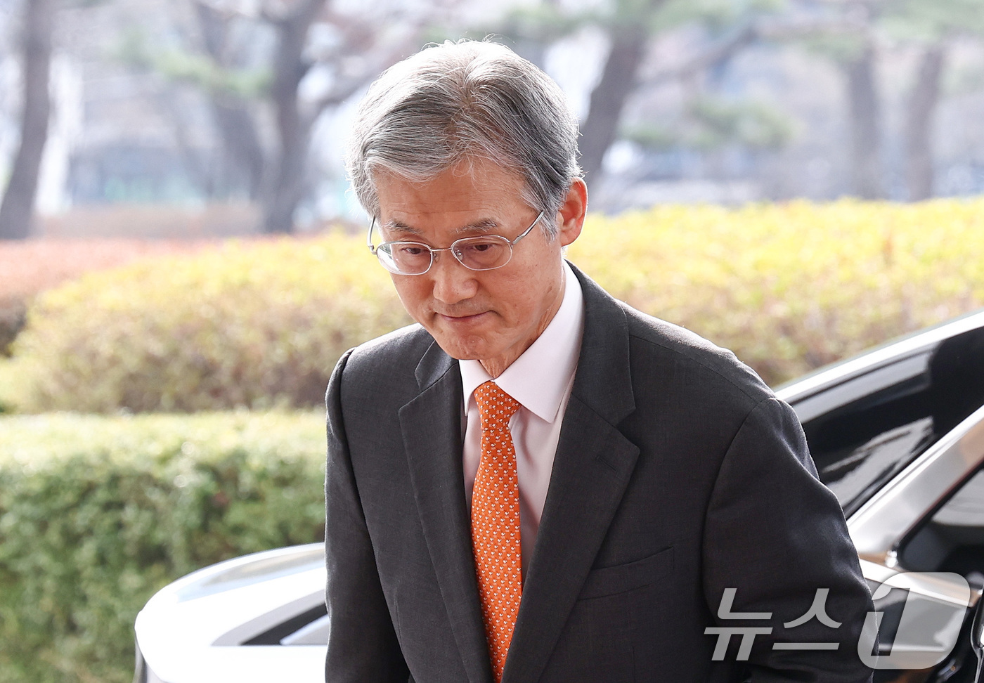 (서울=뉴스1) 최지환 기자 = 조희대 대법원장이 11일 오전 서울 서초구 대법원으로 출근하고 있다. 2026.3.11/뉴스1