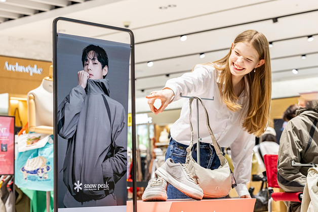 [뉴스1 PICK]BTS 광화문 공연 앞두고…명동 'K-컬처 쇼핑' 들썩