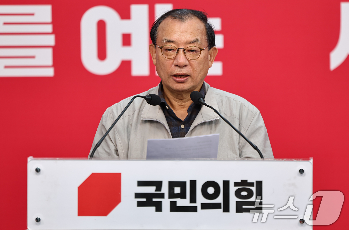 (서울=뉴스1) 김도우 기자 = 이정현 국민의힘 공천관리위원장이 11일 서울 여의도 국민의힘 당사에서 공천 관렴 심사 결과와 일정 등을 발표하고 있다. 2026.3.11/뉴스1