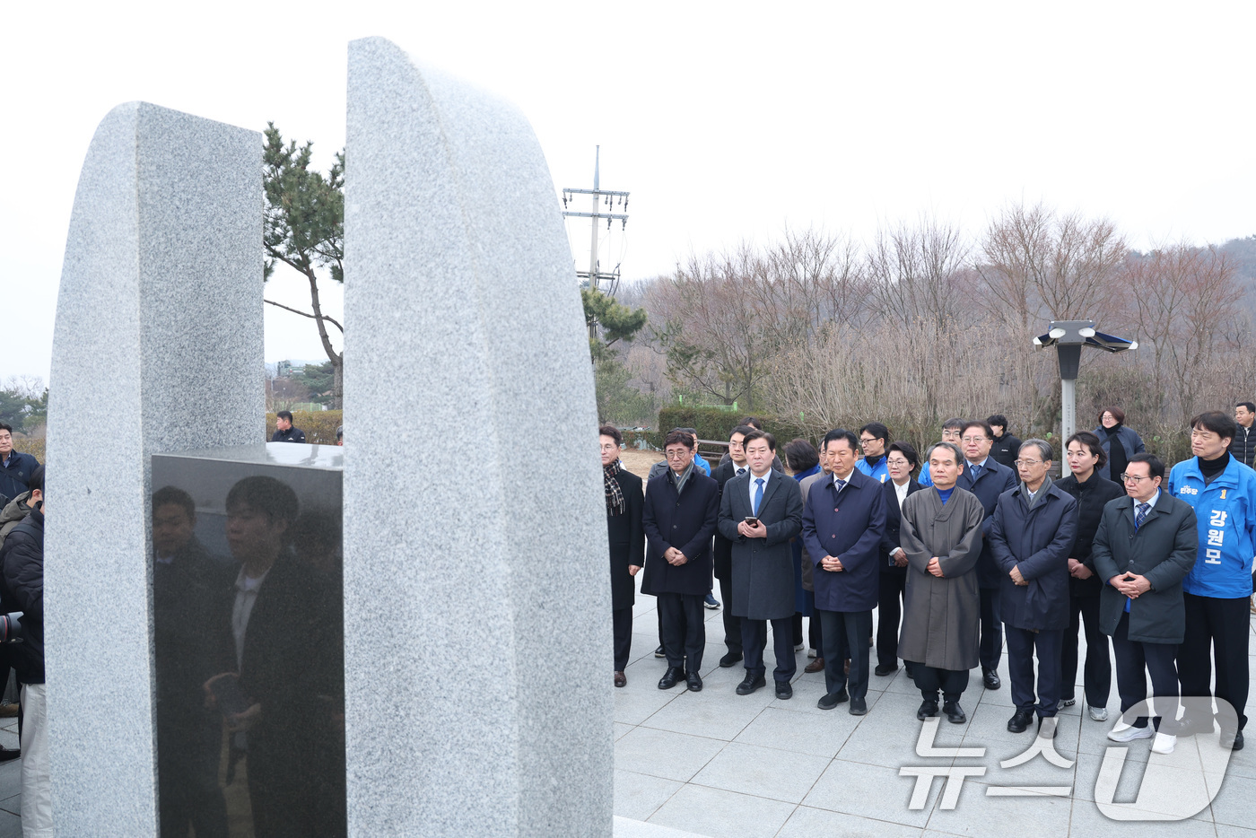 (인천=뉴스1) 신웅수 기자 = 정청래 더불어민주당 대표가 11일 인천 강화군 강화평화전망대 망배단을 시찰하고 있다. 2026.3.11/뉴스1