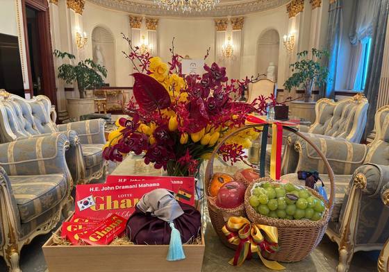 마하마 가나 대통령 숙소에 놓인 '가나' 초콜릿