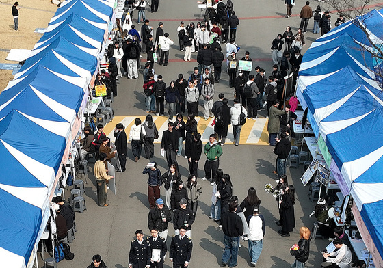 봄이 오는 캠퍼스