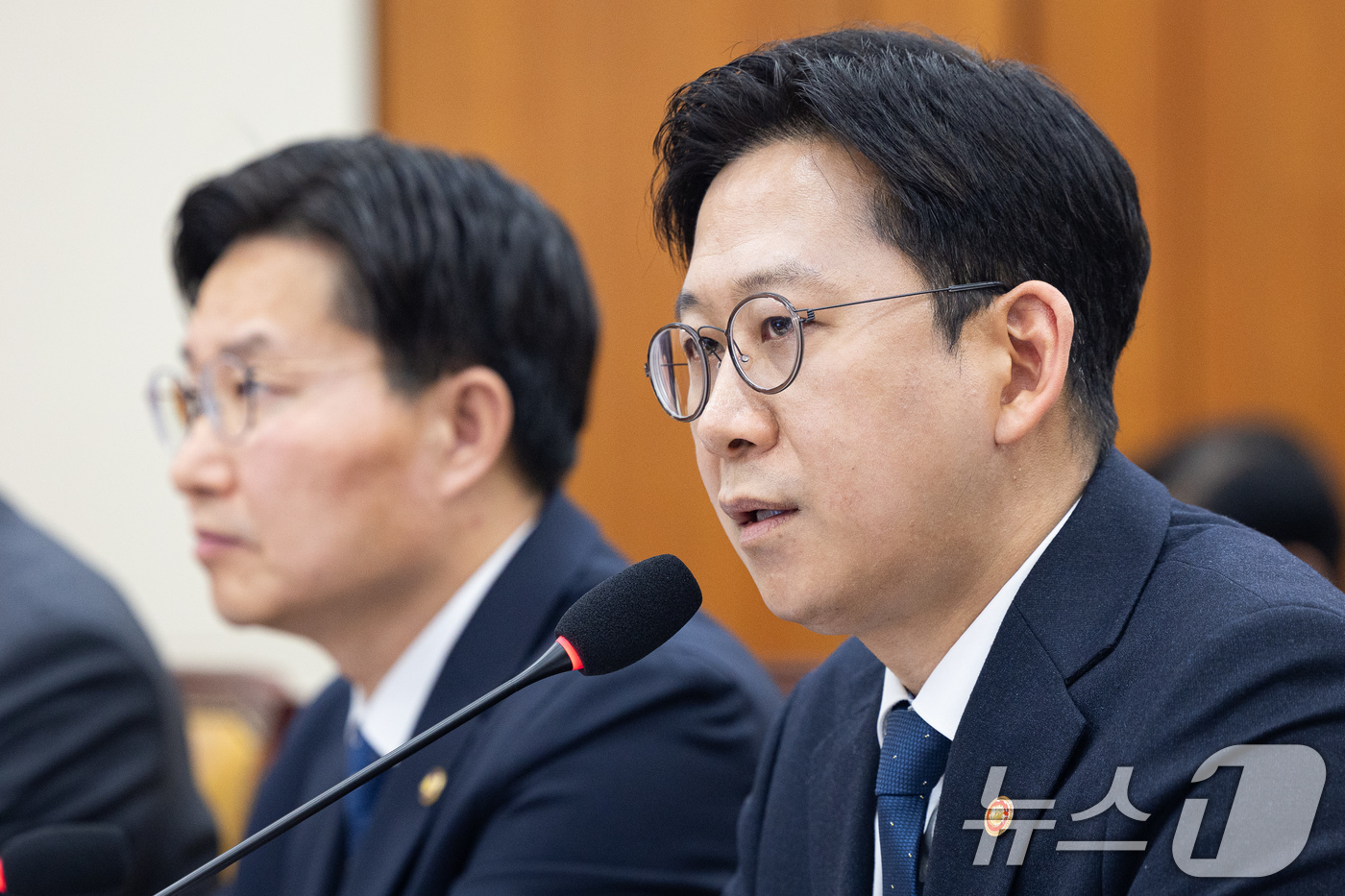 (서울=뉴스1) 유승관 기자 = 배경훈 부총리 겸 과학기술정보통신부 장관이 11일 서울 여의도 국회에서 열린 제433회 국회(임시회) 과학기술정보방송통신위원회 제1차 전체회의에서 …