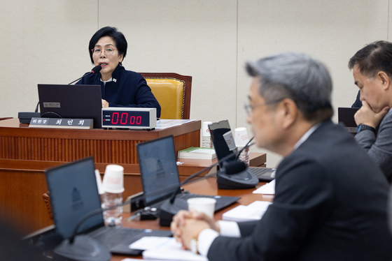 국힘 "KTV '악수' 논란 최민희, 편집권 침해 시도…의원직 사퇴해야"