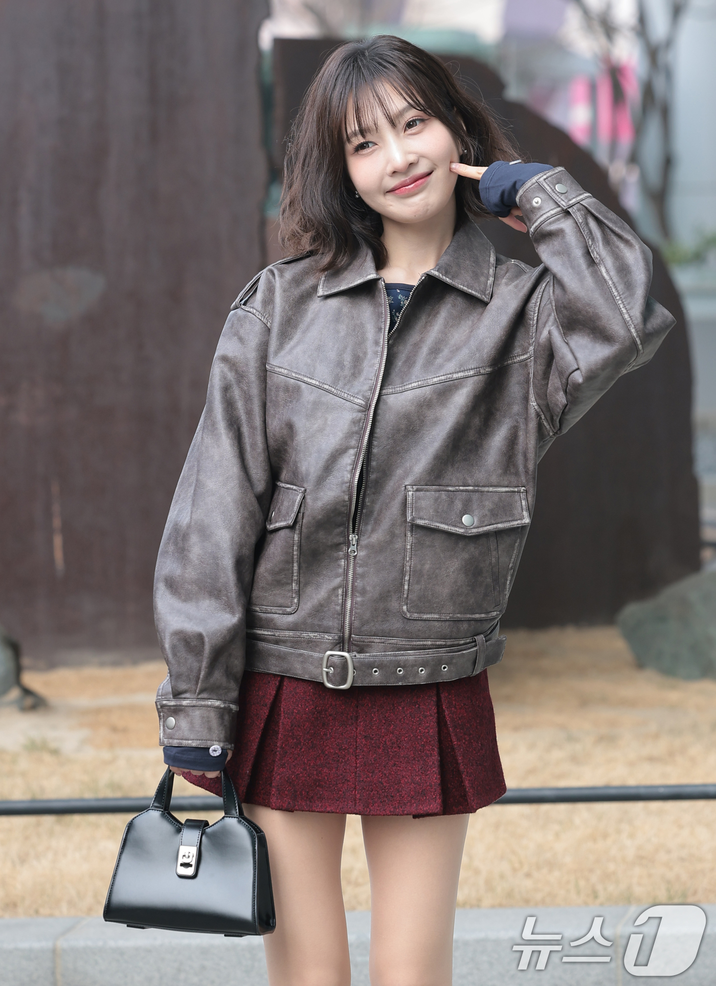 (서울=뉴스1) 권현진 기자 = 레드벨벳 조이가 ‘동물농장’ 녹화를 위해 11일 서울 양천구 SBS목동에 도착해 볼 콕 포즈를 취하고 있다. 2026.3.11/뉴스1