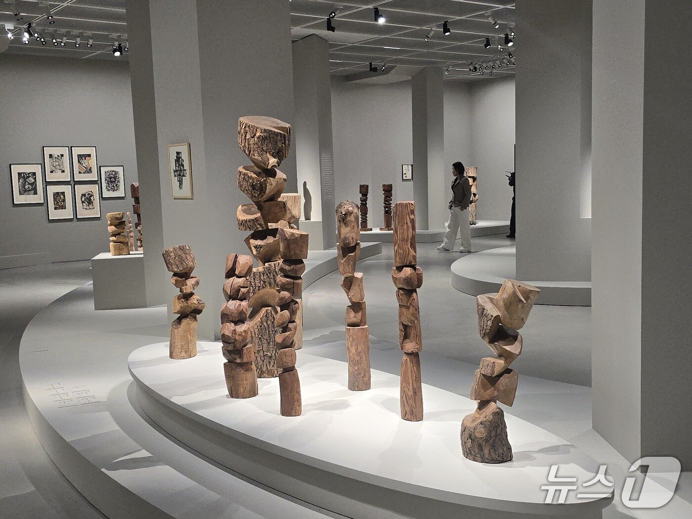 본문 이미지 - 호암미술관 '김윤신: 합이합일 분이분일' 전시 전경. ⓒ 뉴스1 김정한 기자