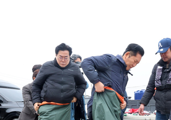 작업복 입는 정청래·박찬대