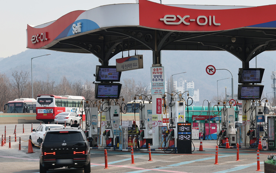 고속도로 휴게소, '기름 성지' 등극하나?