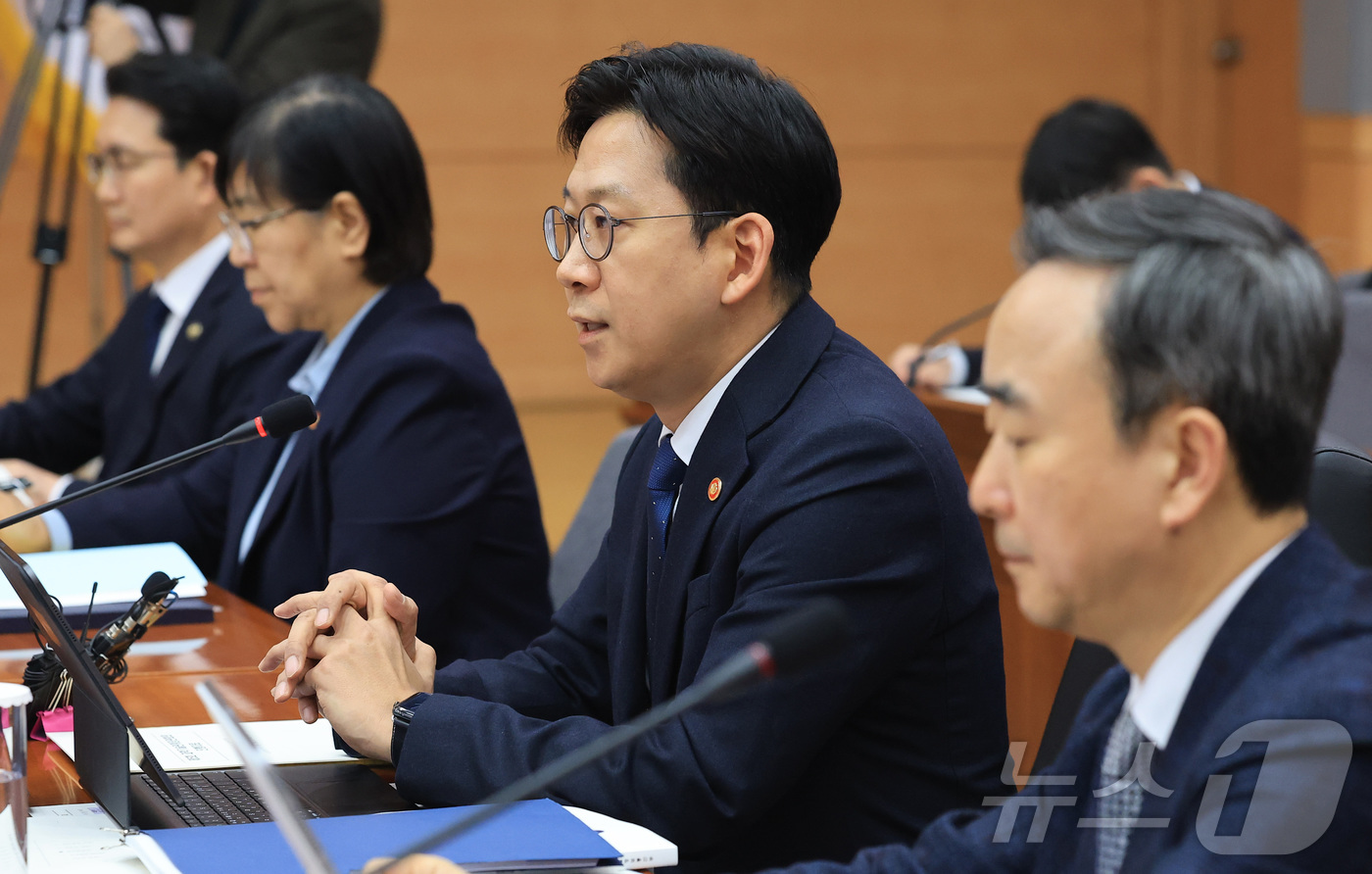 (서울=뉴스1) 임세영 기자 = 배경훈 부총리 겸 과학기술정보통신부 장관이 11일 서울 종로구 정부서울청사에서 열린 과학기술관계장관회의에서 모두발언을 하고 있다. 2026.3.11 …