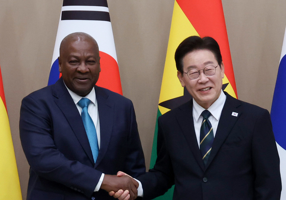 이재명 대통령, 존 드라마니 마하마 가나 대통령과 정상회담