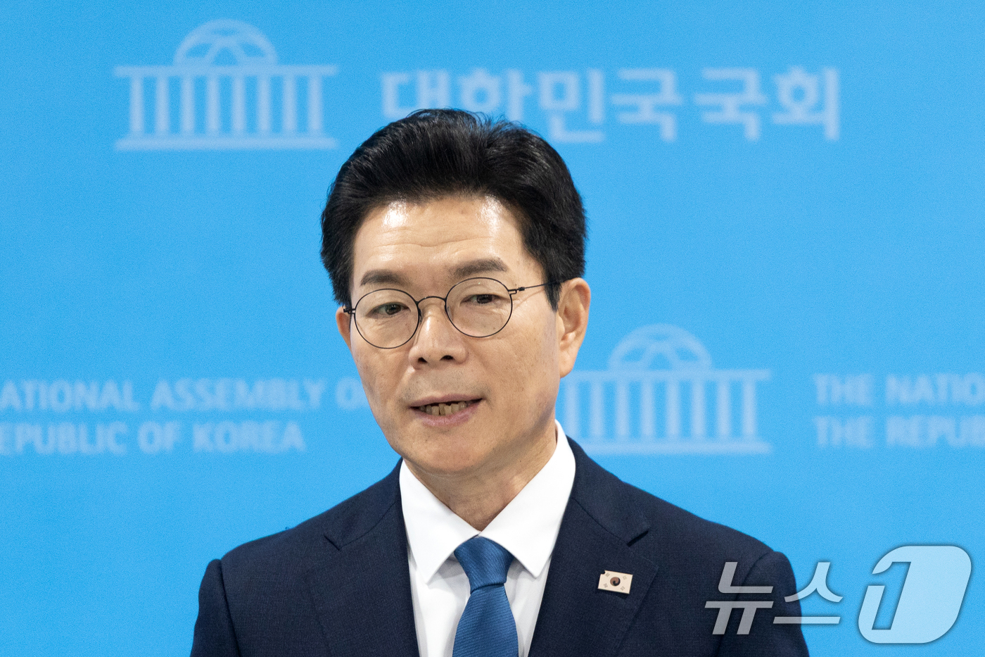 (서울=뉴스1) 이승배 기자 = 정원오 더불어민주당 서울시장 예비후보가 11일 서울 여의도 국회 소통관에서 열린 국회출입기자단 프레스데이에서 취재진의 질문에 답변하고 있다. 202 …