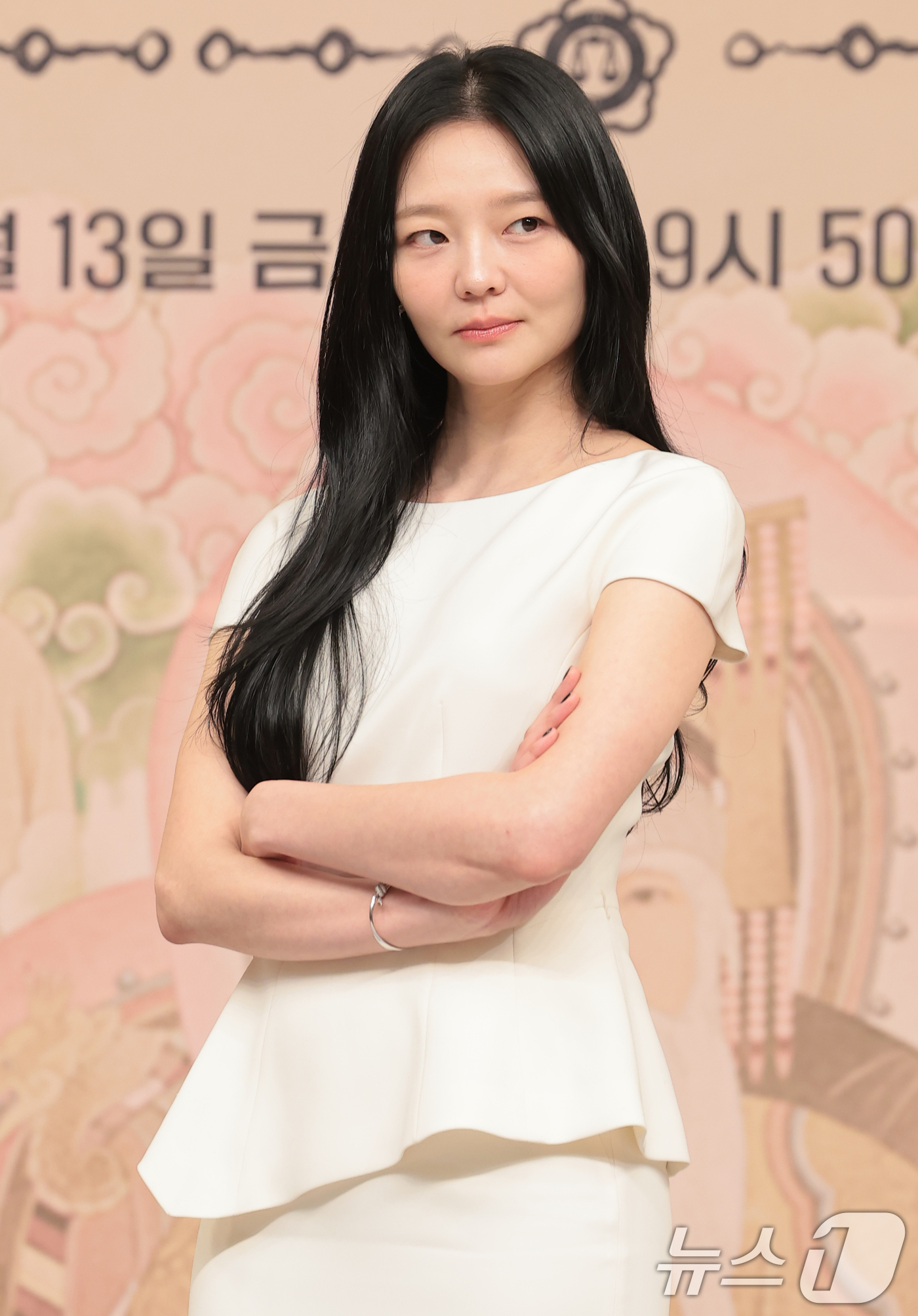 (서울=뉴스1) 권현진 기자 = 배우 이솜이 11일 서울 양천구 목동 SBS에서 열린 새 금토드라마 '신이랑 법률사무소'(극본 김가영, 강철규/ 연출 신중훈) 제작발표회에 참석해 …