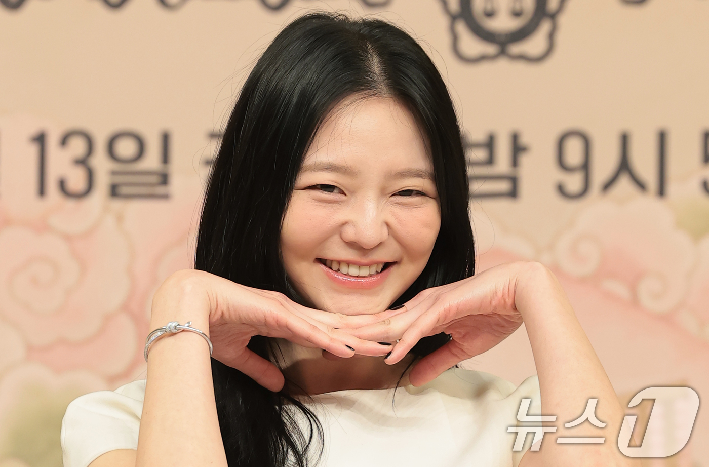 (서울=뉴스1) 권현진 기자 = 배우 이솜이 11일 서울 양천구 목동 SBS에서 열린 새 금토드라마 '신이랑 법률사무소'(극본 김가영, 강철규/ 연출 신중훈) 제작발표회에 참석해 …