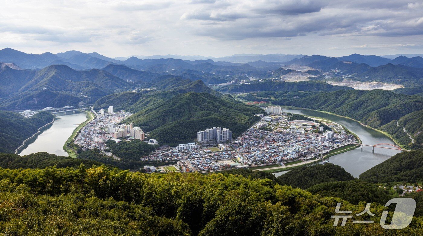 본문 이미지 - 단종 유배지인 강원도 영월군에서 차량으로 20분거리인 단양군 전경.(단양군 제공. 재판매 및 DB금지) 