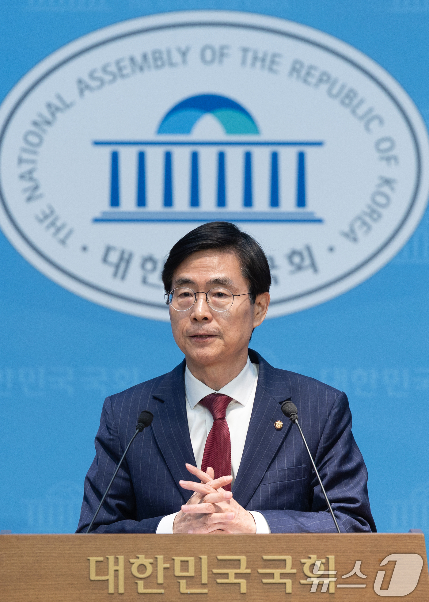 (서울=뉴스1) 이승배 기자 = 조경태 국민의힘 의원이 11일 서울 여의도 국회 소통관에서 이른바 '절윤' 결의에 따른 후속조치를 촉구하는 기자회견을 하고 있다. 2026.3.11 …