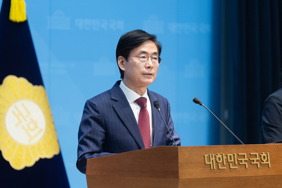 조경태 "절윤 결의문 한장으로 안돼…계엄 헬기 내린 국회 운동장서 석고대죄"