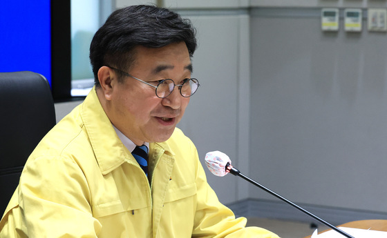 발언하는 윤호중 장관