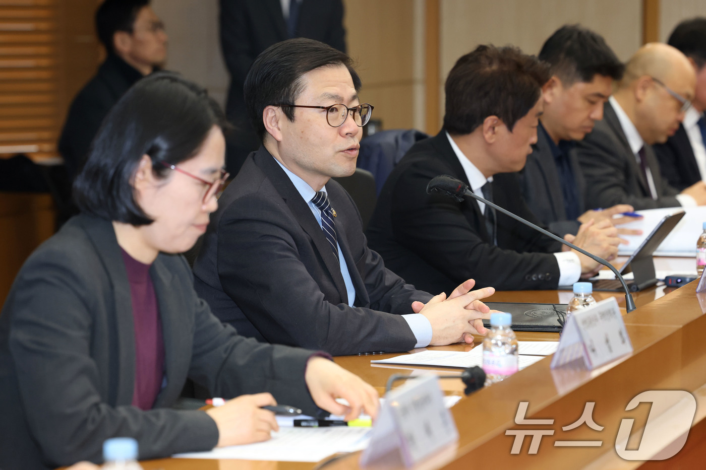 (서울=뉴스1) 이광호 기자 = 여한구 산업통상부 통상교섭본부장이 11일 오후 서울 종로구 한국무역보험공사에서 열린 중동 수출기업 지원 간담회에서 발언하고 있다. 2026.3.11 …