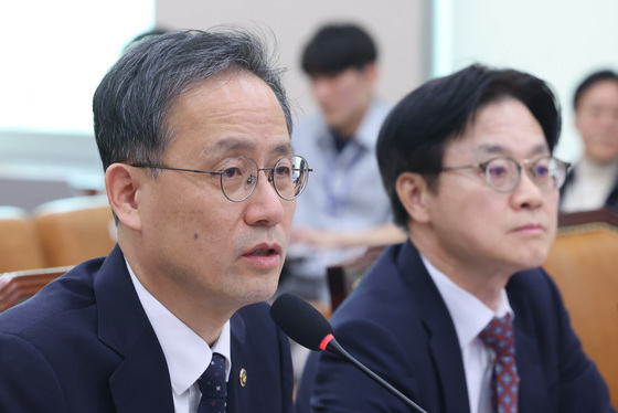 이형일 1차관, 법사위 답변