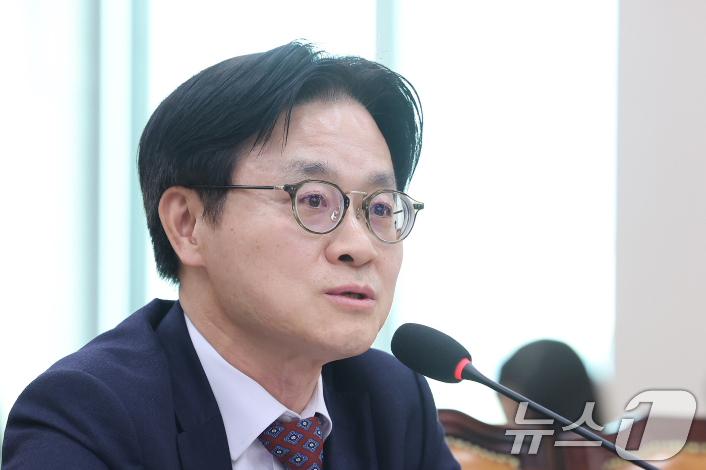 (서울=뉴스1) 신웅수 기자 = 김정관 산업통상부 장관이 11일 서울 여의도 국회에서 열린 법제사법위원회 전체회의에서 의원 질의에 답변하고 있다. 2026.3.11/뉴스1