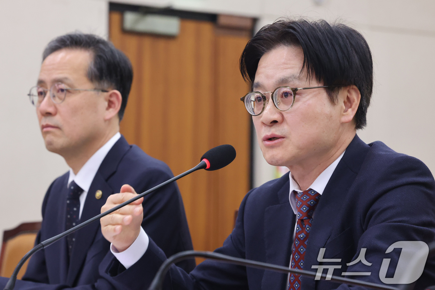 (서울=뉴스1) 신웅수 기자 = 김정관 산업통상부 장관이 11일 서울 여의도 국회에서 열린 법제사법위원회 전체회의에서 의원 질의에 답변하고 있다. 2026.3.11/뉴스1