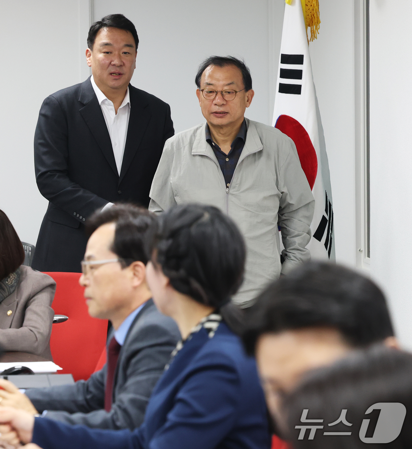 (서울=뉴스1) 오대일 기자 = 이정현 국민의힘 공천관리위원장이 11일 오후 서울 영등포구 국민의힘 중앙당사에서 열린 부산시장 후보자 면접장으로 들어서고 있다.  2026.3.11 …