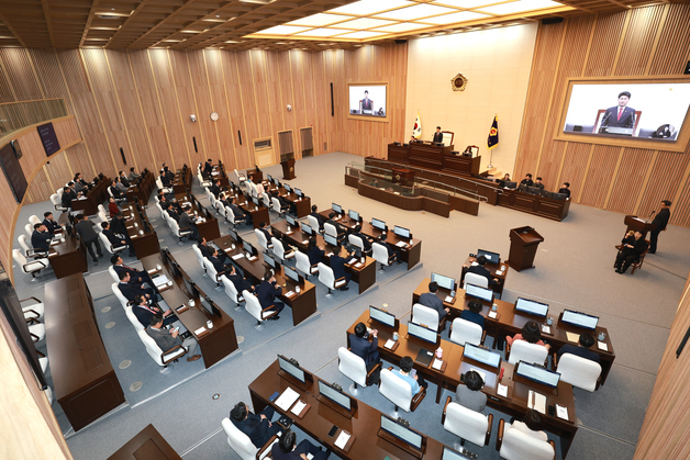 충북도의회 임시회 본회의 개회…추경 등 45개 안건 심사