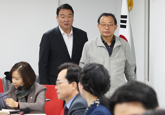 굳은 얼굴의 이정현 공천관리위원장