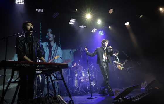 보이드, 데뷔 무대 반짝반짝