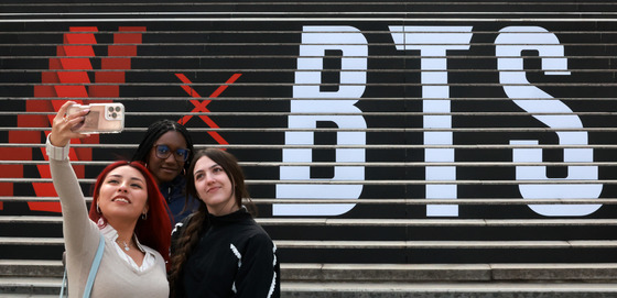 관광객들 광화문광장으로