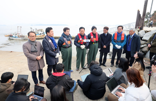 백브리핑하는 정청래 대표와 박찬대 의원