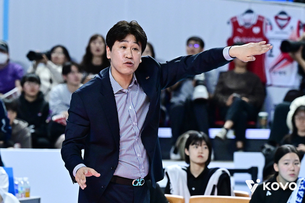 '여자부 통산 최다승' 김종민 감독, 도로공사 두 번째 1위 '새 역사'