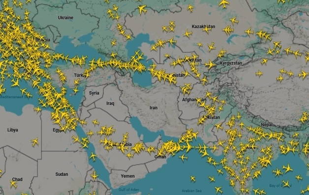 두바이 국제공항 근처 드론 추락…하늘길·바닷길 모두 위험천만