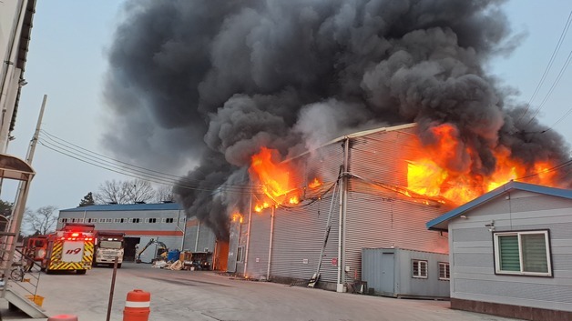 완주 자원순환시설서 화재…1시간 10분 만에 초진